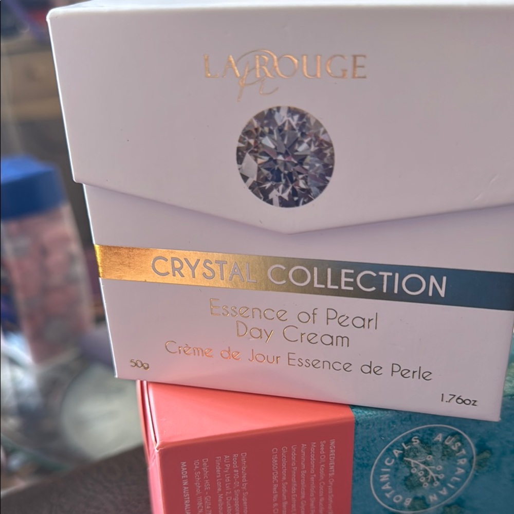Rouge Helium Gold White Skincare Moisturizer